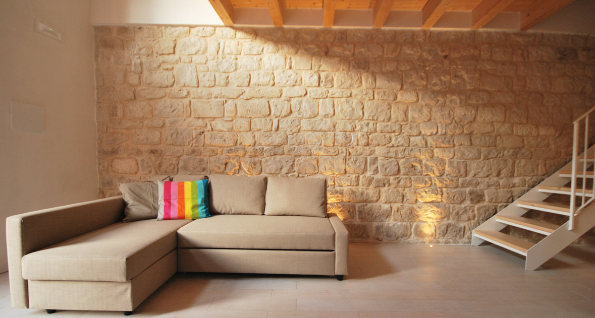 "900 年历史建筑蜕变，现代风格的三层独立公寓"-0