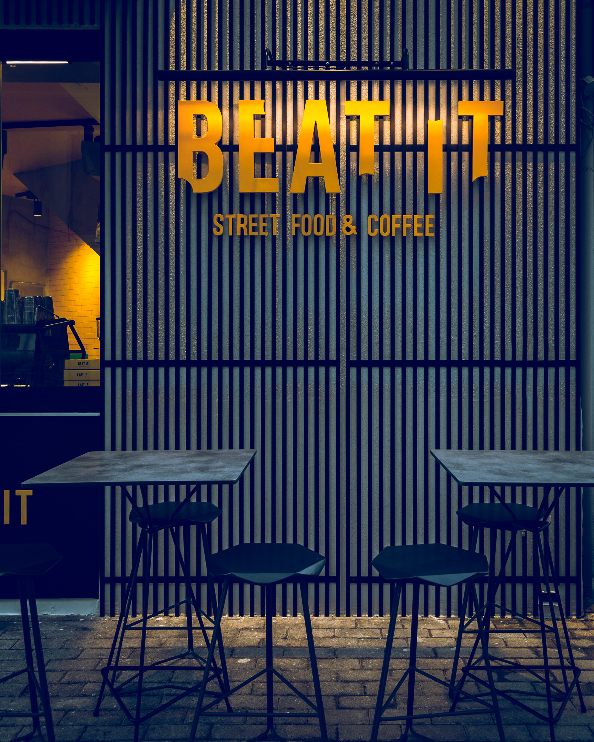 《BEAT IT》街头美食咖啡厅 | 传统披萨店的城市翻新-1