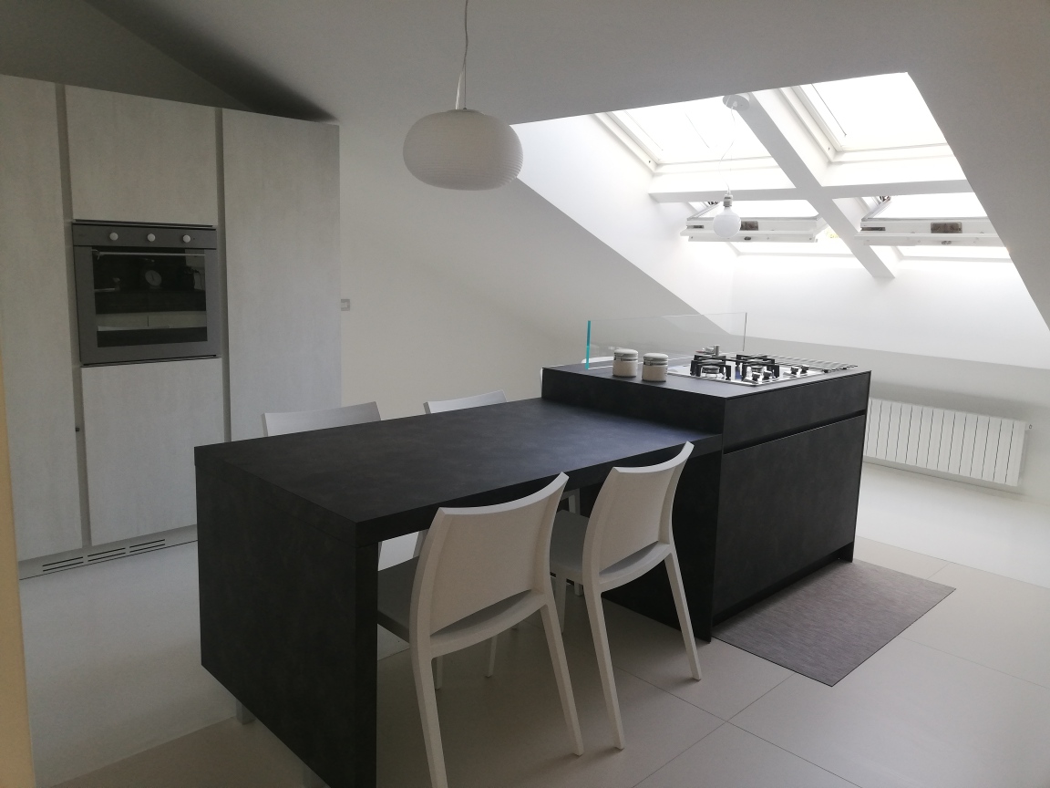 废弃阁楼的白色光芒变身记-1