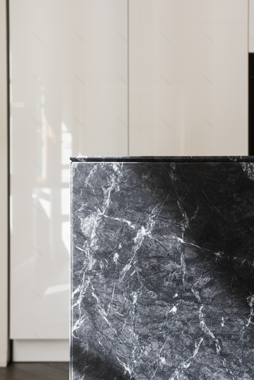 融合历史与现代的意大利古城公寓改造-19