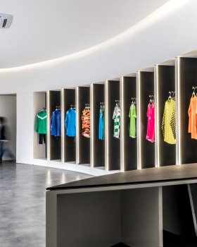 CDT Equipamentos 服装店设计