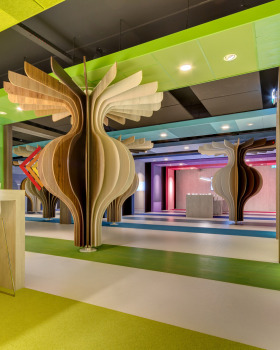 M+R 的 SHAPES 展示空间 | 莲花与变色龙的纯净美与多样性