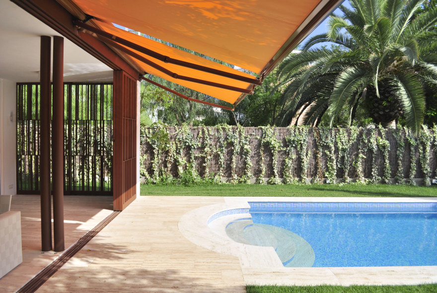 重塑 50 年代传统度假屋,连接室内外生活-2