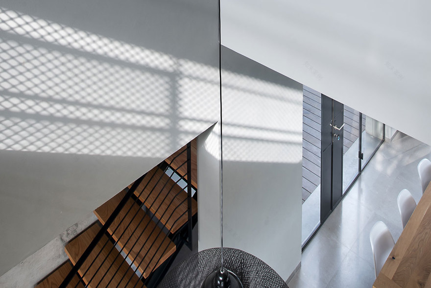 特拉维夫双家庭别墅 | 铝制框架与自然光的巧妙融合-21