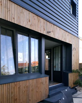 Atelier Ose 打造的温暖工业风别墅