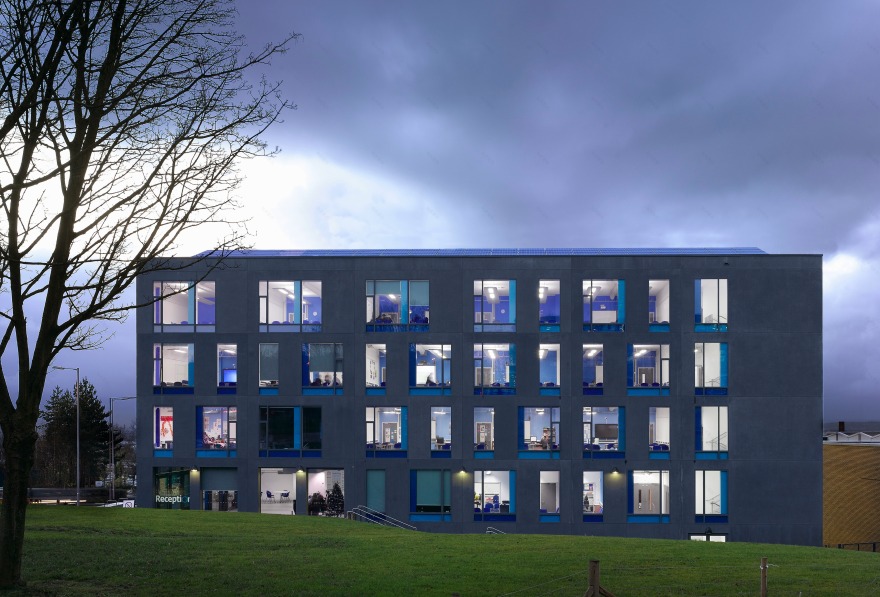 Oldham College 新校园 | 绿色环保,灵活学习空间-14