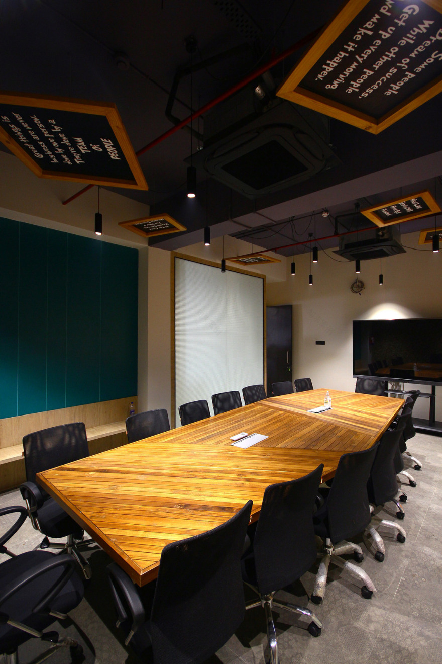 Office Millennium | 旧厂房中的时尚办公空间-4