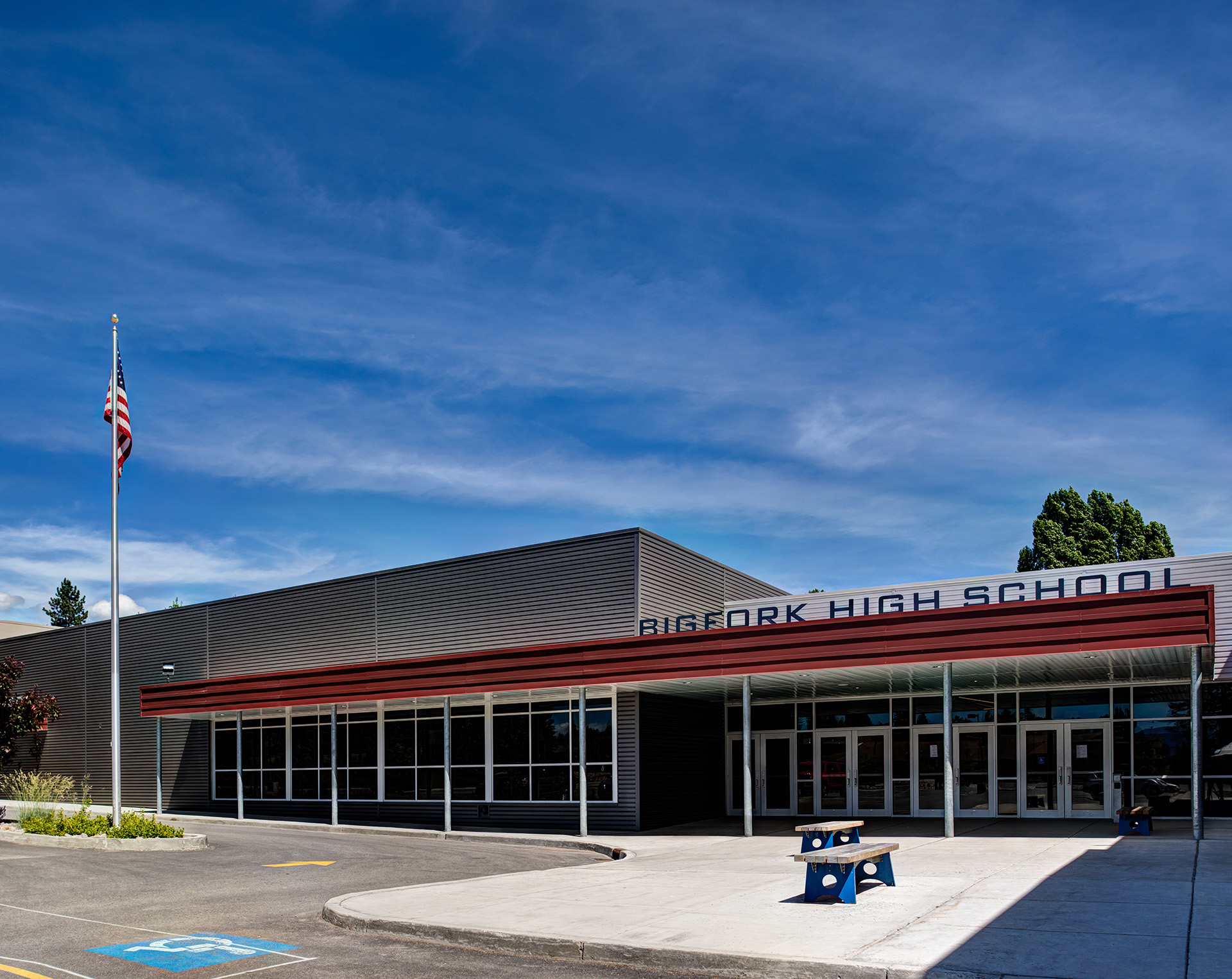 百年老校翻新重生，打造湖畔学习空间-1