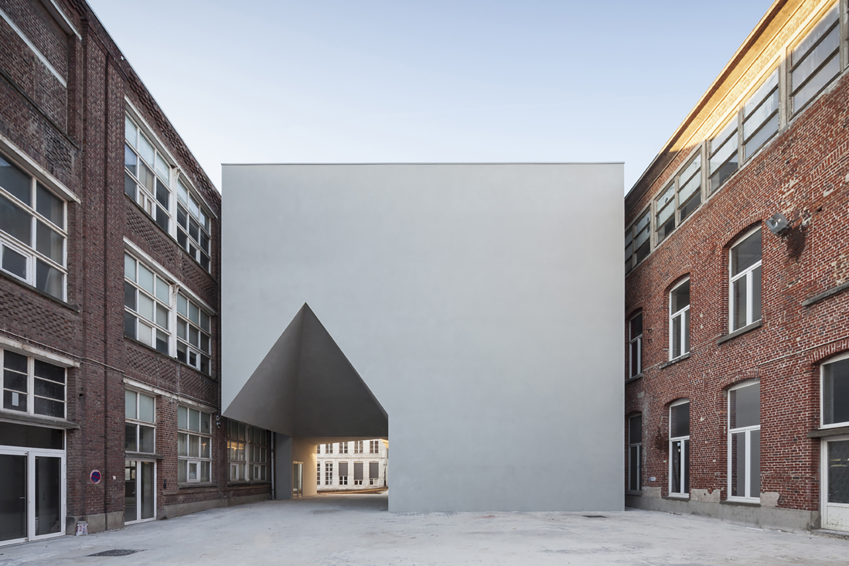 图尔奈建筑学院，比利时/为历史街区注入新特征-60