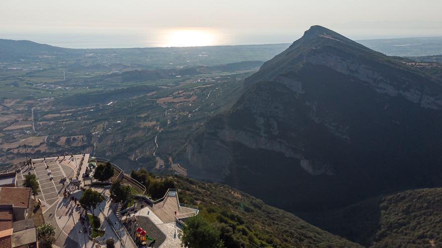 意大利卡普里岛悬空步道花园设计丨Trentinara 市政府-0