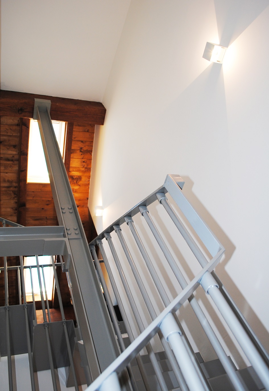 2019 年独立三层大宅 | 金属折叠楼梯的光影魅力-1