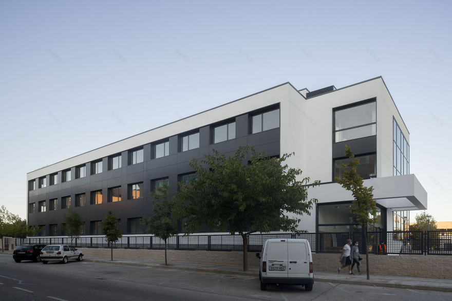 公园中的养老住宅-13