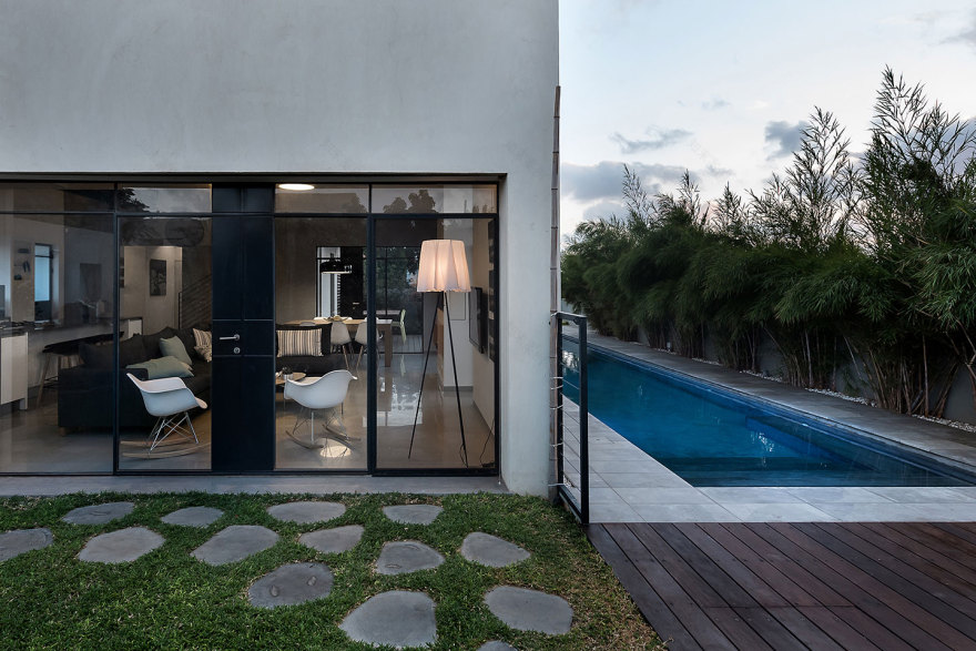 特拉维夫双家庭别墅 | 铝制框架与自然光的巧妙融合-16