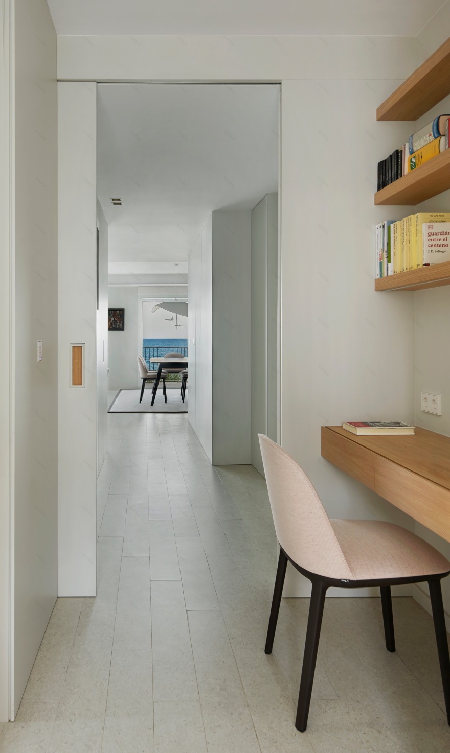 巴塞罗那海滨公寓翻新诠释现代生活-14