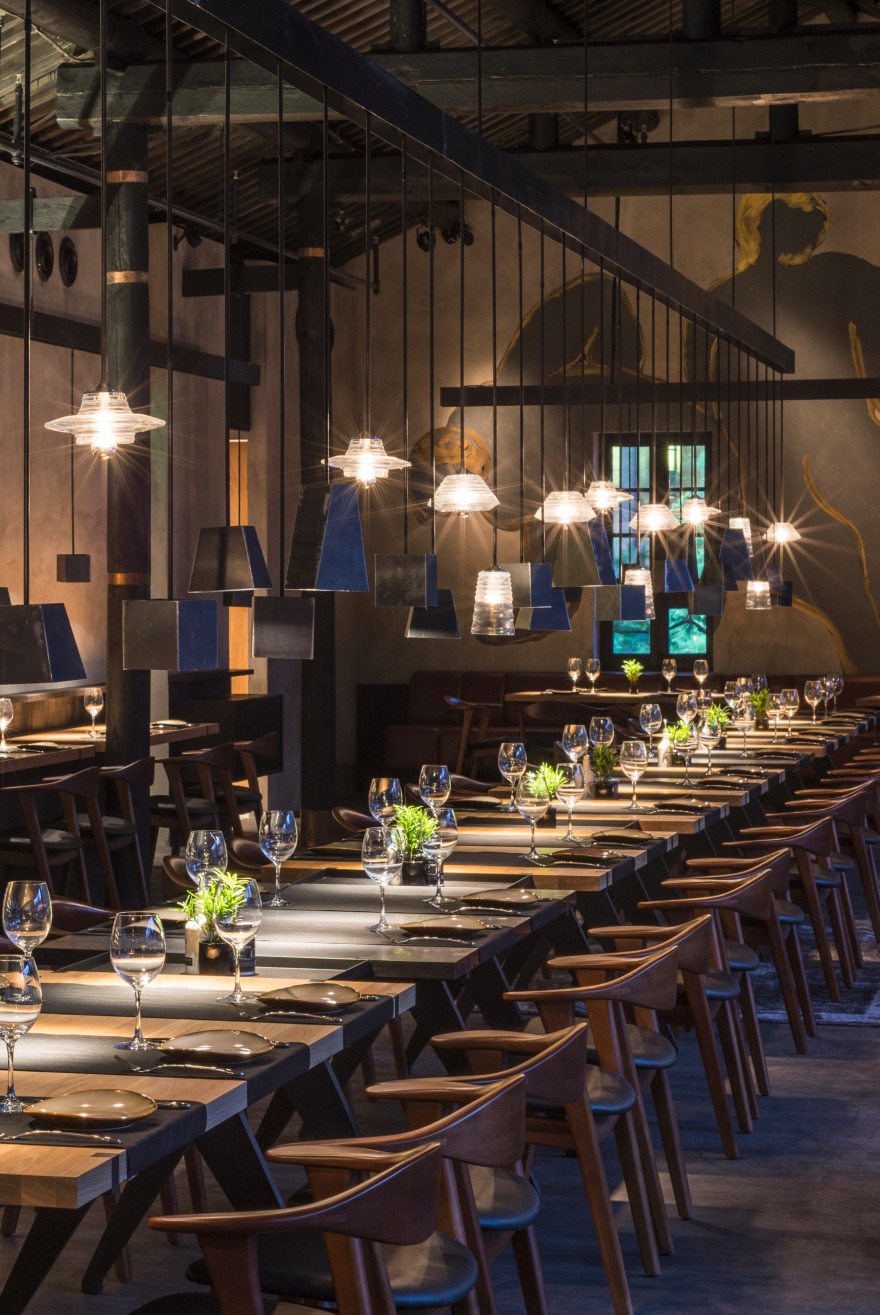 西餐厅"Va Bene"双层空间设计,明亮与黑暗的对比-10