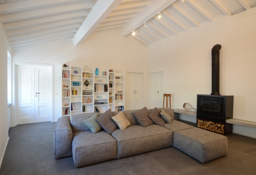 意大利古老住宅的现代改造-0