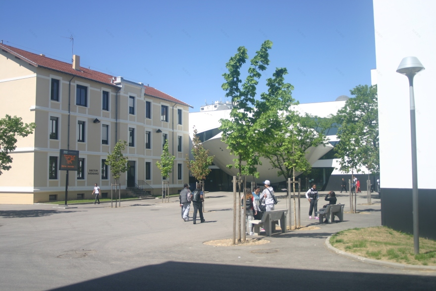 历史与现代共融的校园设计-23