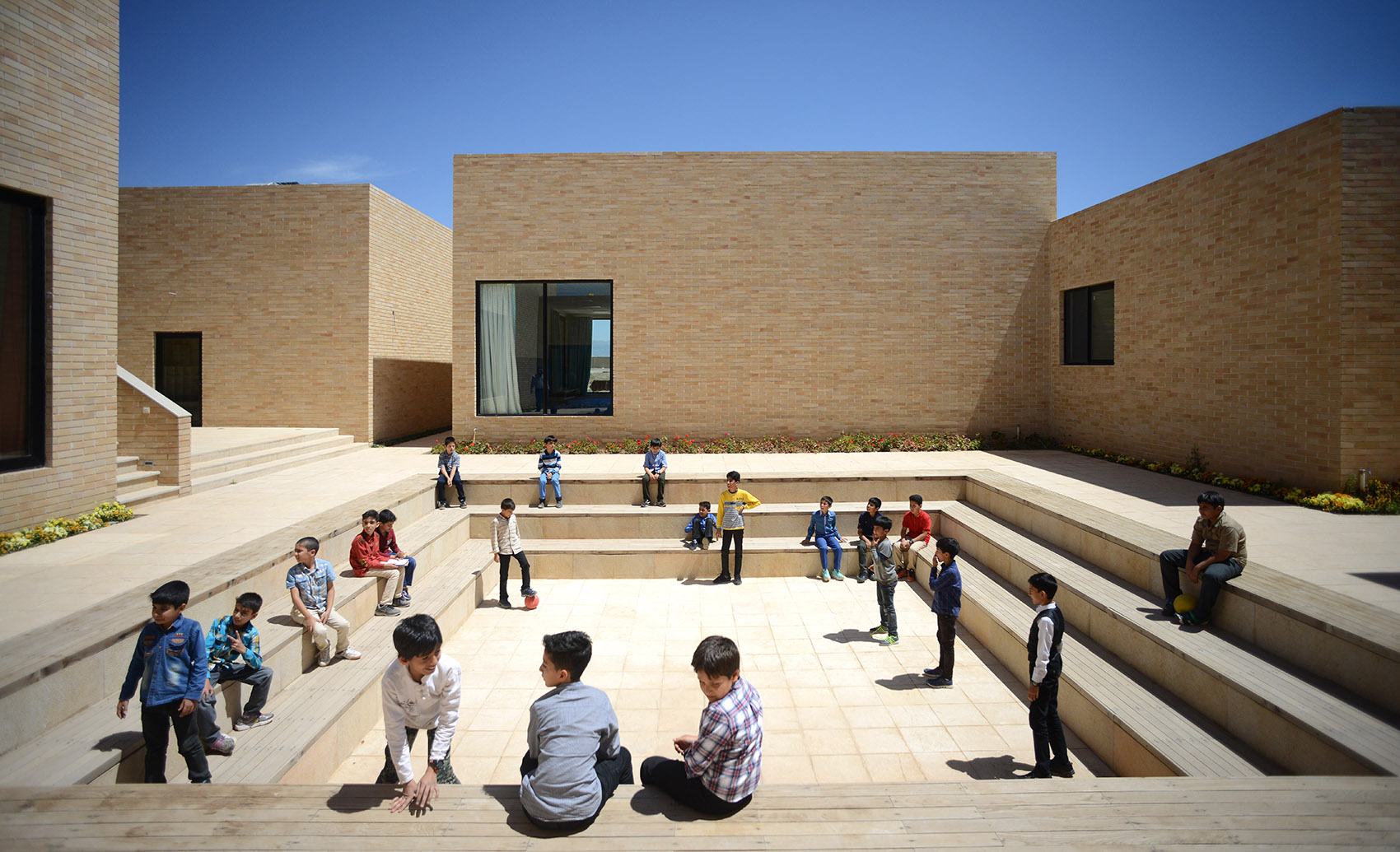 THE NOOR e MOBIN G2小学，伊朗/在城市社区般的学校中自由探索-60