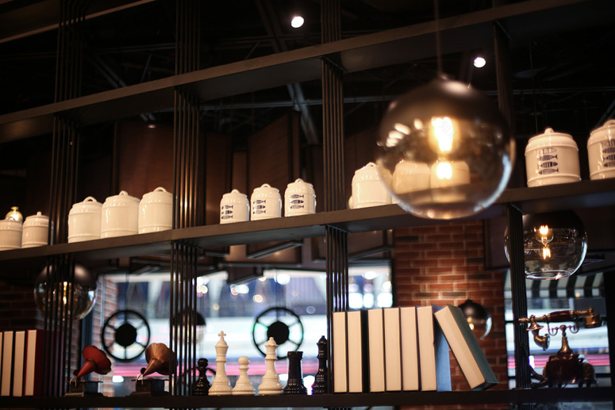 武汉凯德-- 西城 | 巴布鲁海鲜自助餐厅 | 工业风混搭绿植,呈现舒适自在的用餐环境-19