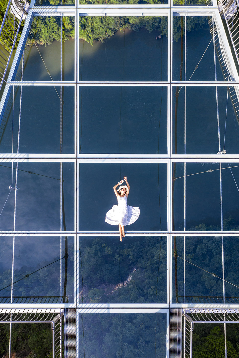 湟川三峡擎天玻璃桥，广东清远/吉尼斯纪录认证：“世界最长玻璃铺装悬索桥”-17