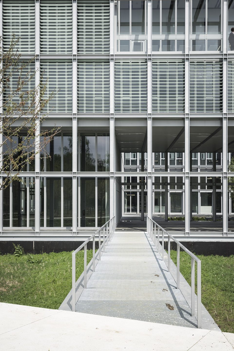ENSAE学院巴黎萨克雷校区，法国/轻盈的钢结构带来开放、友好而宁静的氛围-9