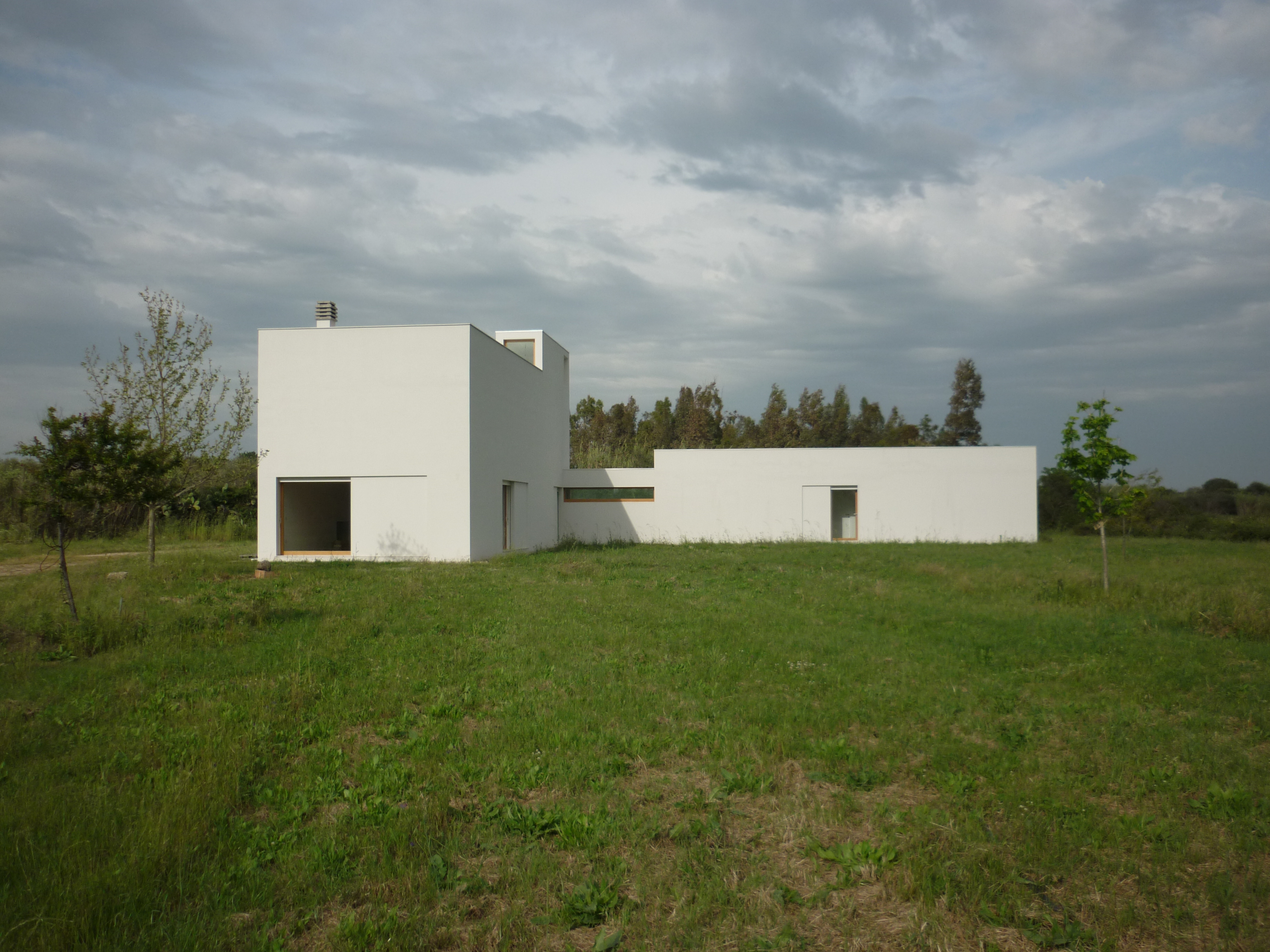 简约农舍 | 农具储藏与生活空间的完美融合-0