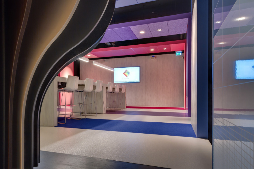 M+R 的 SHAPES 展示空间 | 莲花与变色龙的纯净美与多样性-8