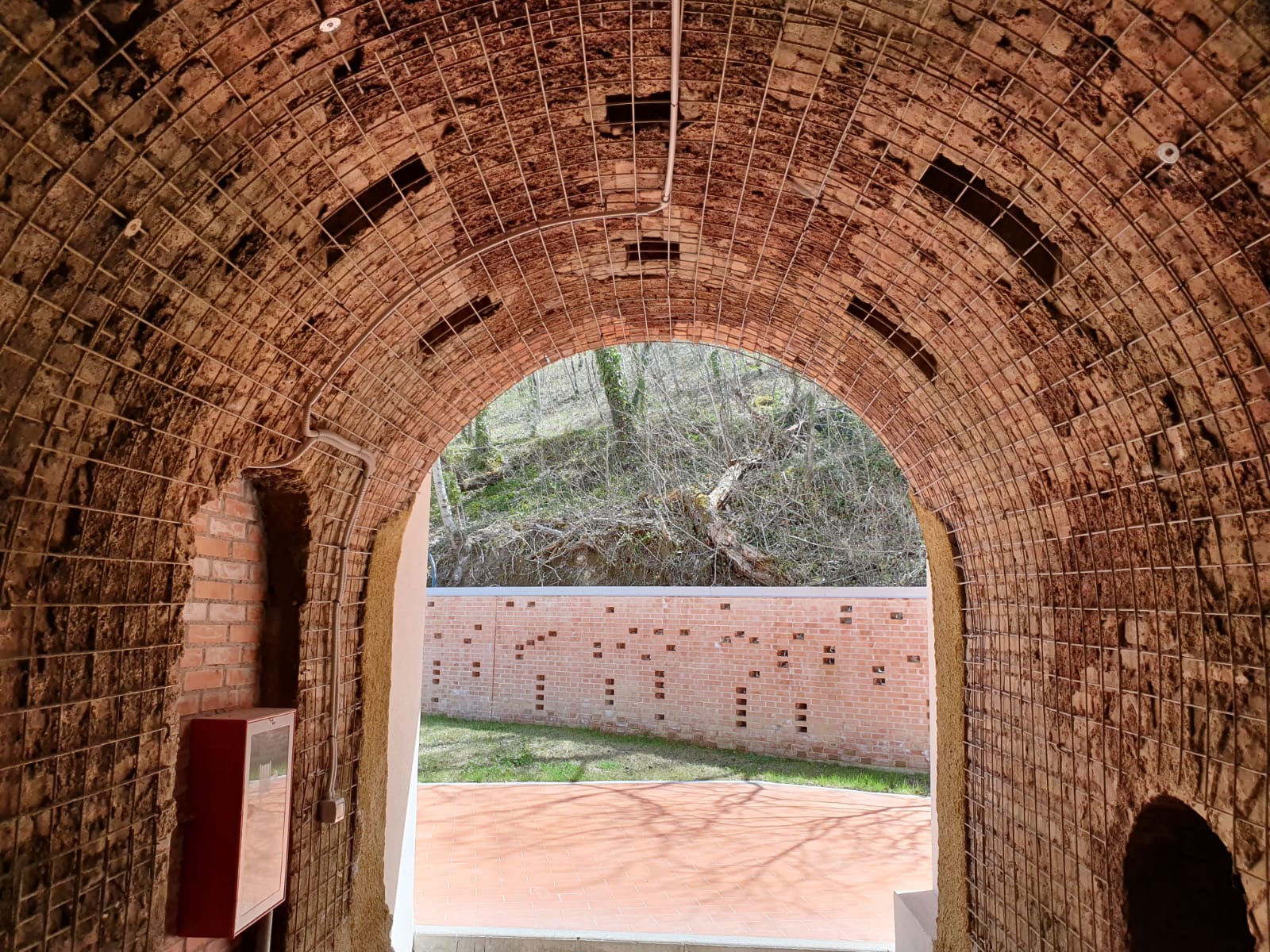 废弃砖窑的华丽转身 · 意大利 Cantalupo 文化实验室-2