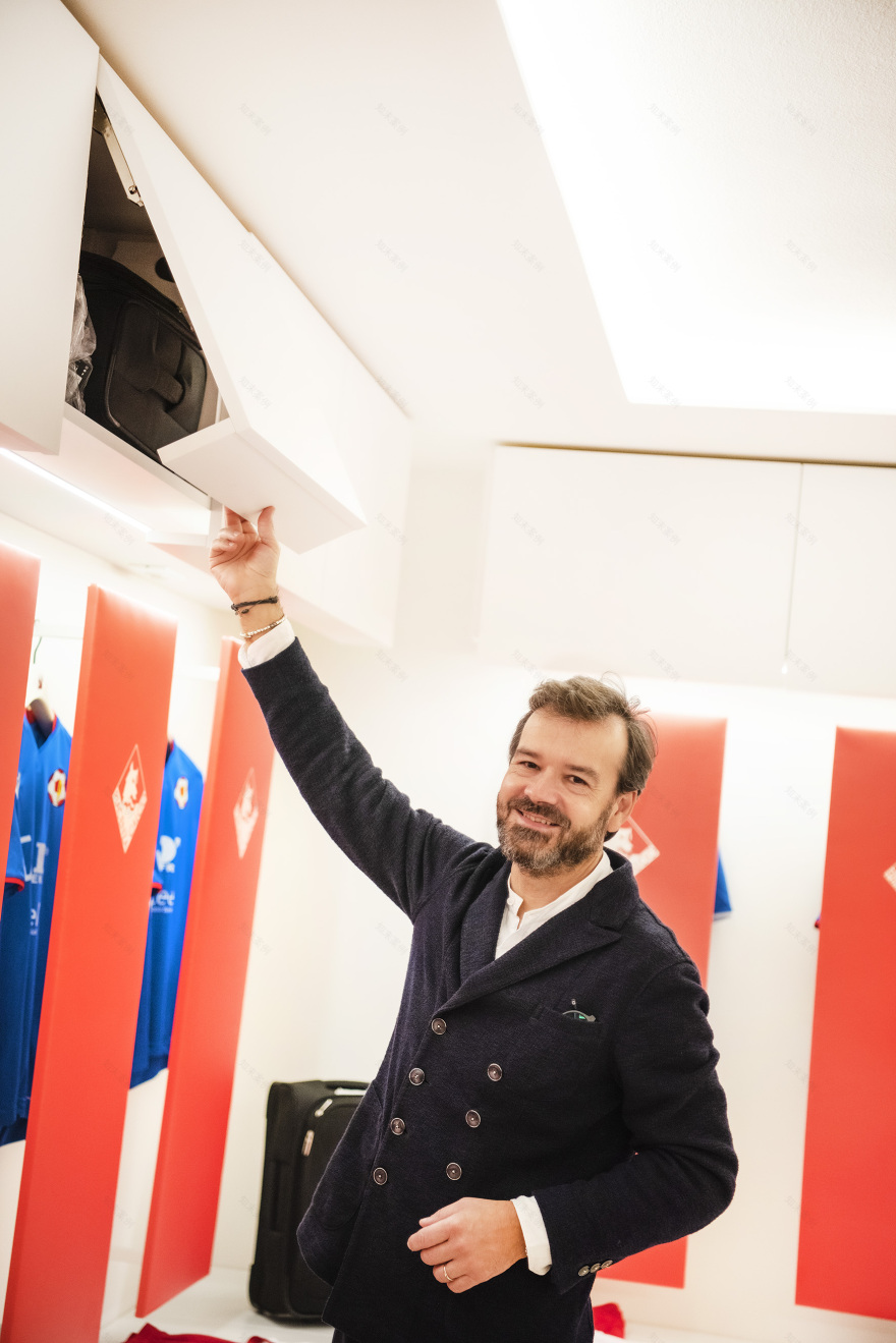 意式运动风洋溢,皮亚琴察足球队更衣室焕新亮相-6