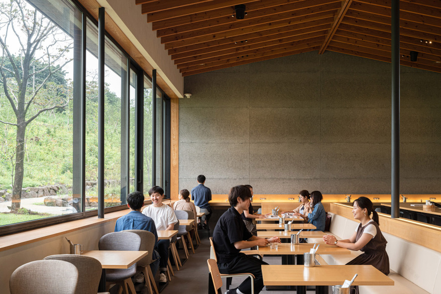 町田药师池公园“四季彩之森”游客中心,日本/运用村落般的建筑形式营造愉悦步行体验-48