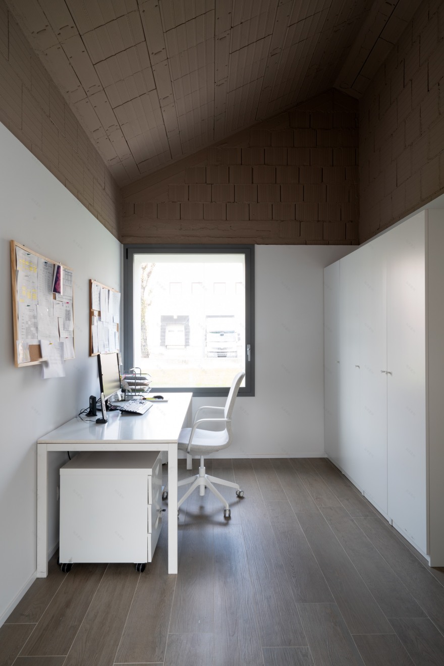 绿色纤维玻璃外墙,打造温馨包容的康复中心-31