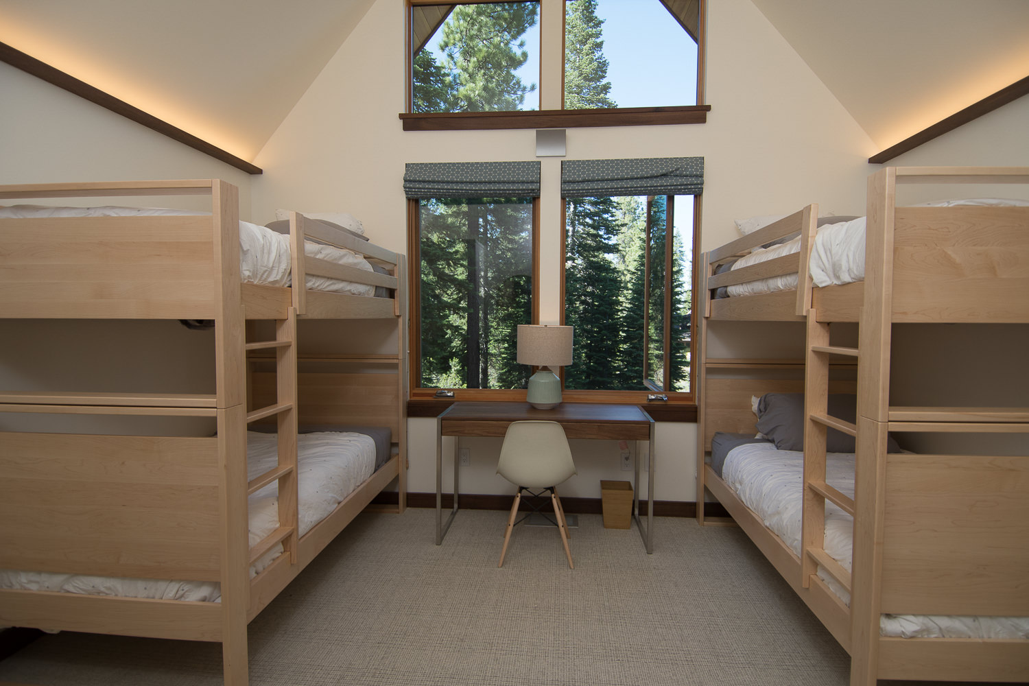 倾斜之地的璀璨明珠 | Crestwood Construction 的山居别墅设计-10