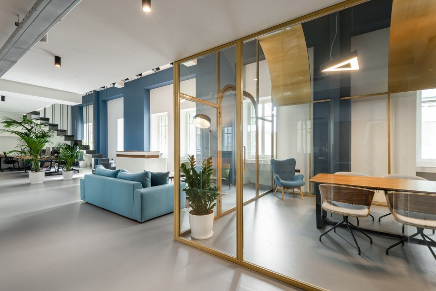 金色双层办公空间,展现灵动与协作之美-10