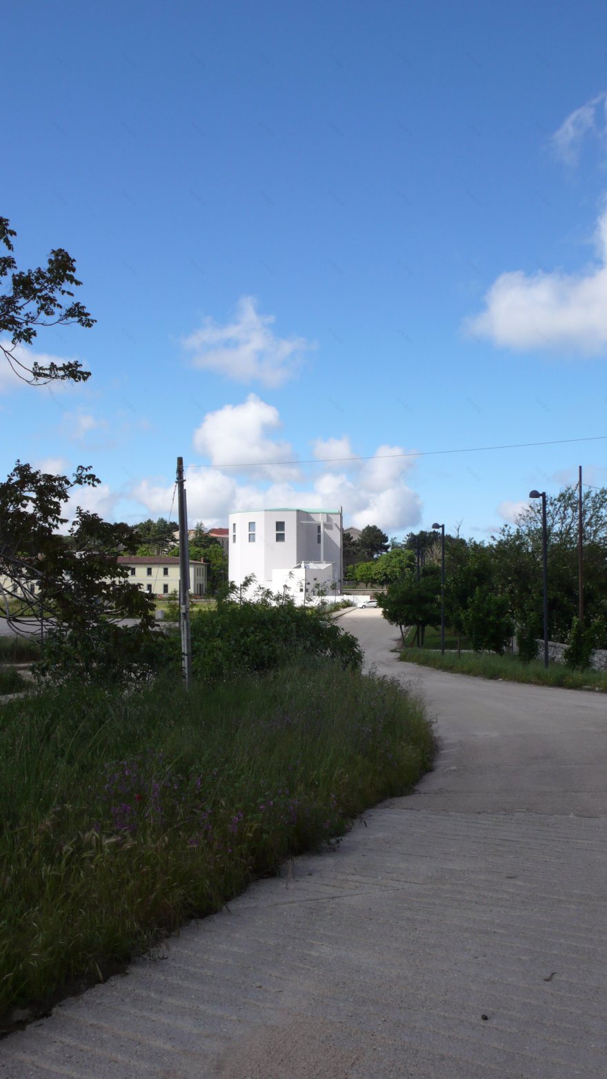 废弃军事区的新生 | 教堂与广场的和谐共生-2