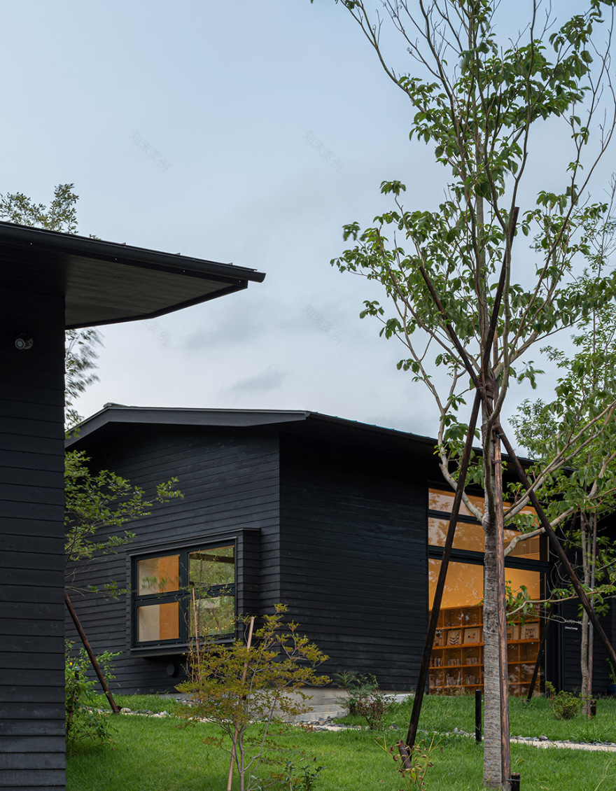 町田药师池公园“四季彩之森”游客中心,日本/运用村落般的建筑形式营造愉悦步行体验-33