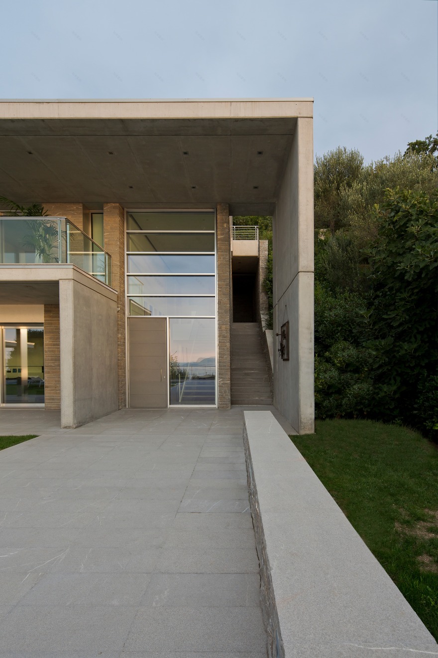 意式湖畔别墅,诠释自然与现代共生设计-13