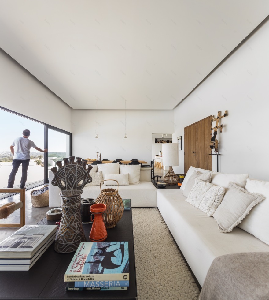 葡萄牙 Grândola 别墅 | 空/满情境创造,多 courtyard 设计-5