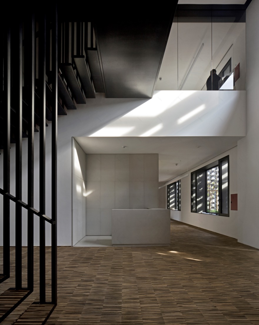 废弃厂房的再生之旅·C&P Architetti 办公建筑案例-3