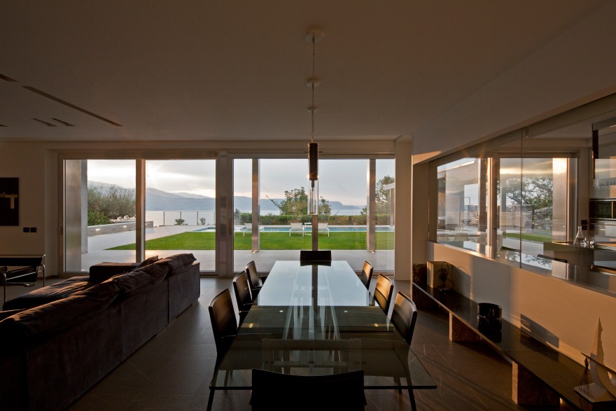 意式湖畔别墅,诠释自然与现代共生设计-30