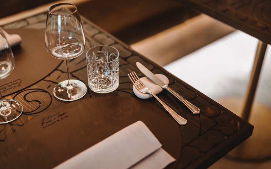 古堡魅影 · 创意餐厅“Il Diavolo E L' Acqua Santa”-3