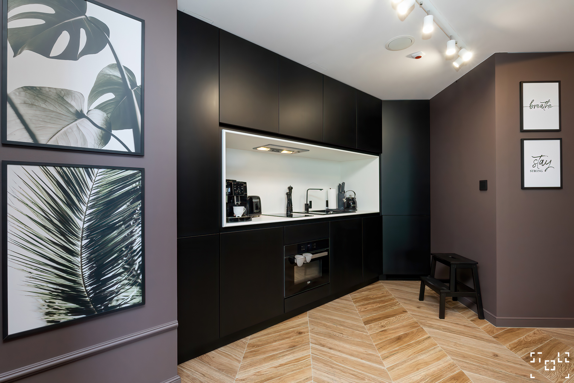 Tomasz Stolz 设计 Seaside 453 公寓，展现现代海滨风尚-9