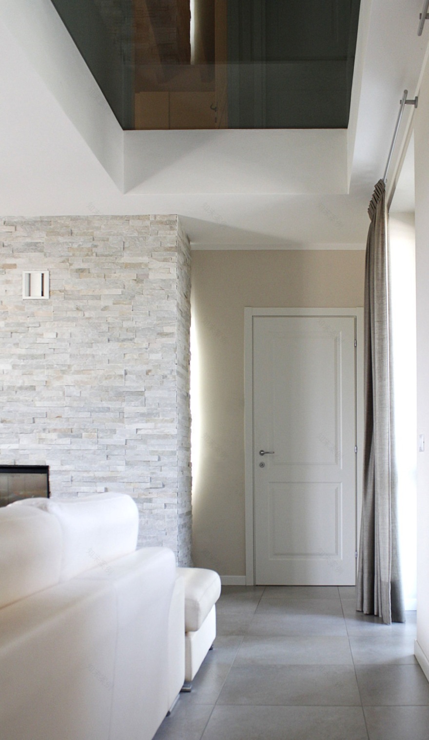 意式别墅设计 | 透明玻璃走廊展现空间穿透力-2