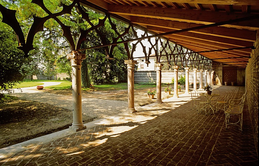 新旧融合的哥特式别墅设计-2