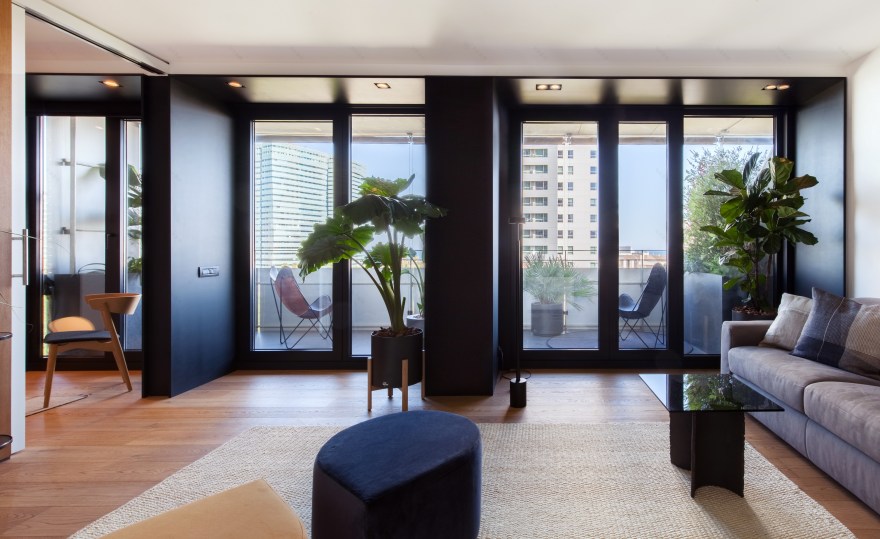 巴塞罗那海景公寓,现代简约与自然温馨的融合-9