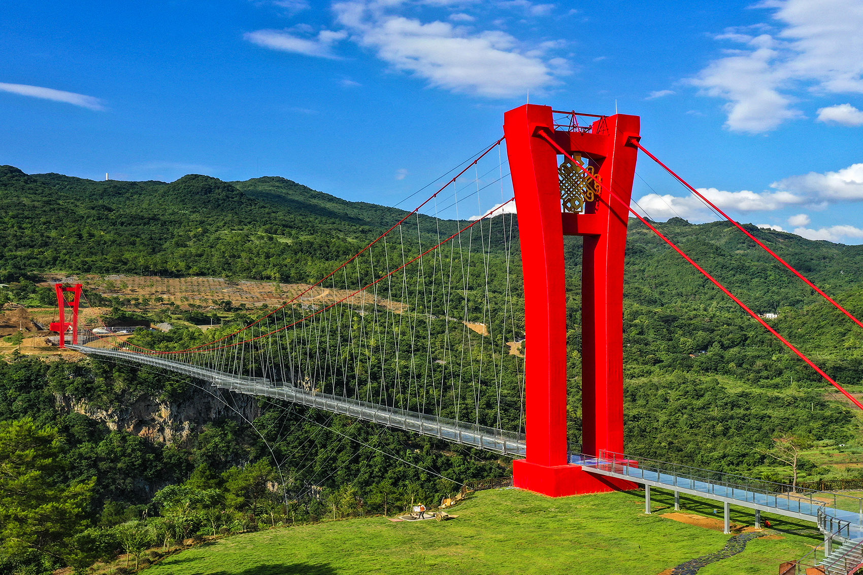 湟川三峡擎天玻璃桥，广东清远/吉尼斯纪录认证：“世界最长玻璃铺装悬索桥”-37