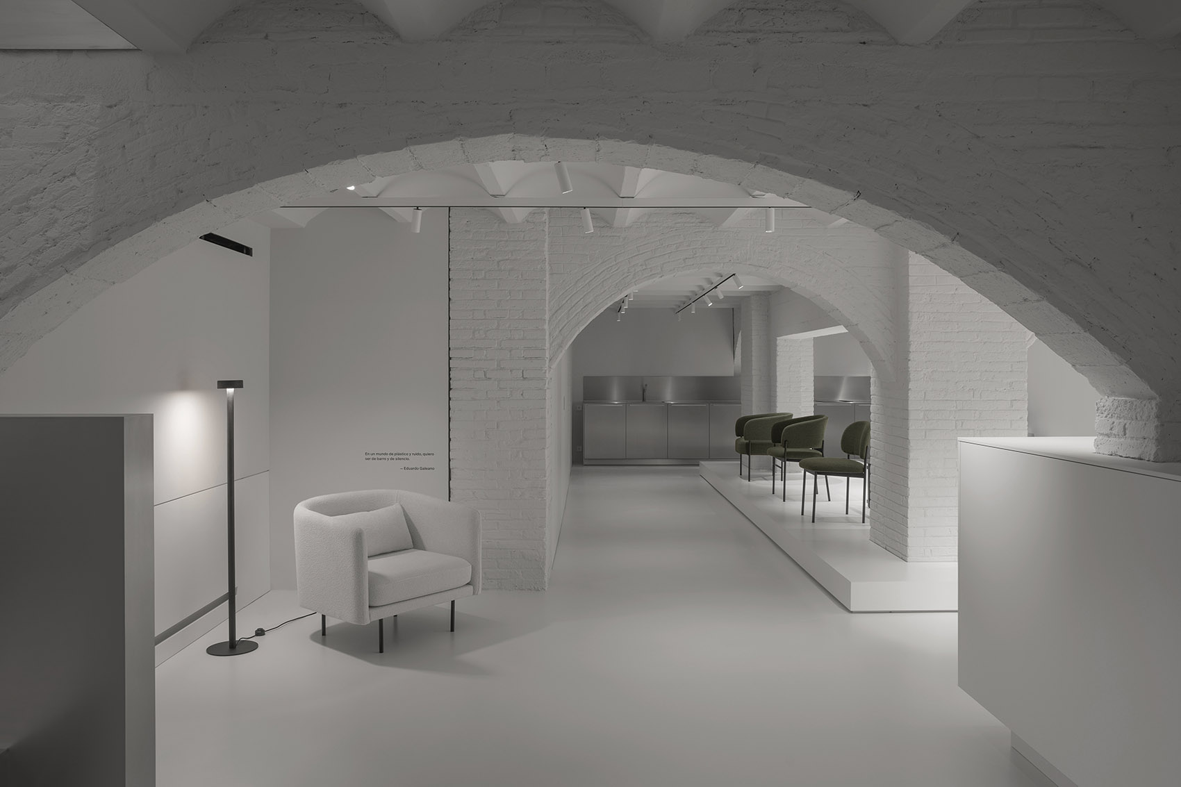 RI HOUSE家居展厅，巴塞罗那/当代艺术画廊的空间形式结合家庭空间元素-22