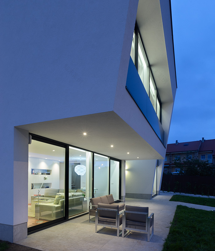 西班牙 Avilés 市简约别墅,诠释现代生活理念-7