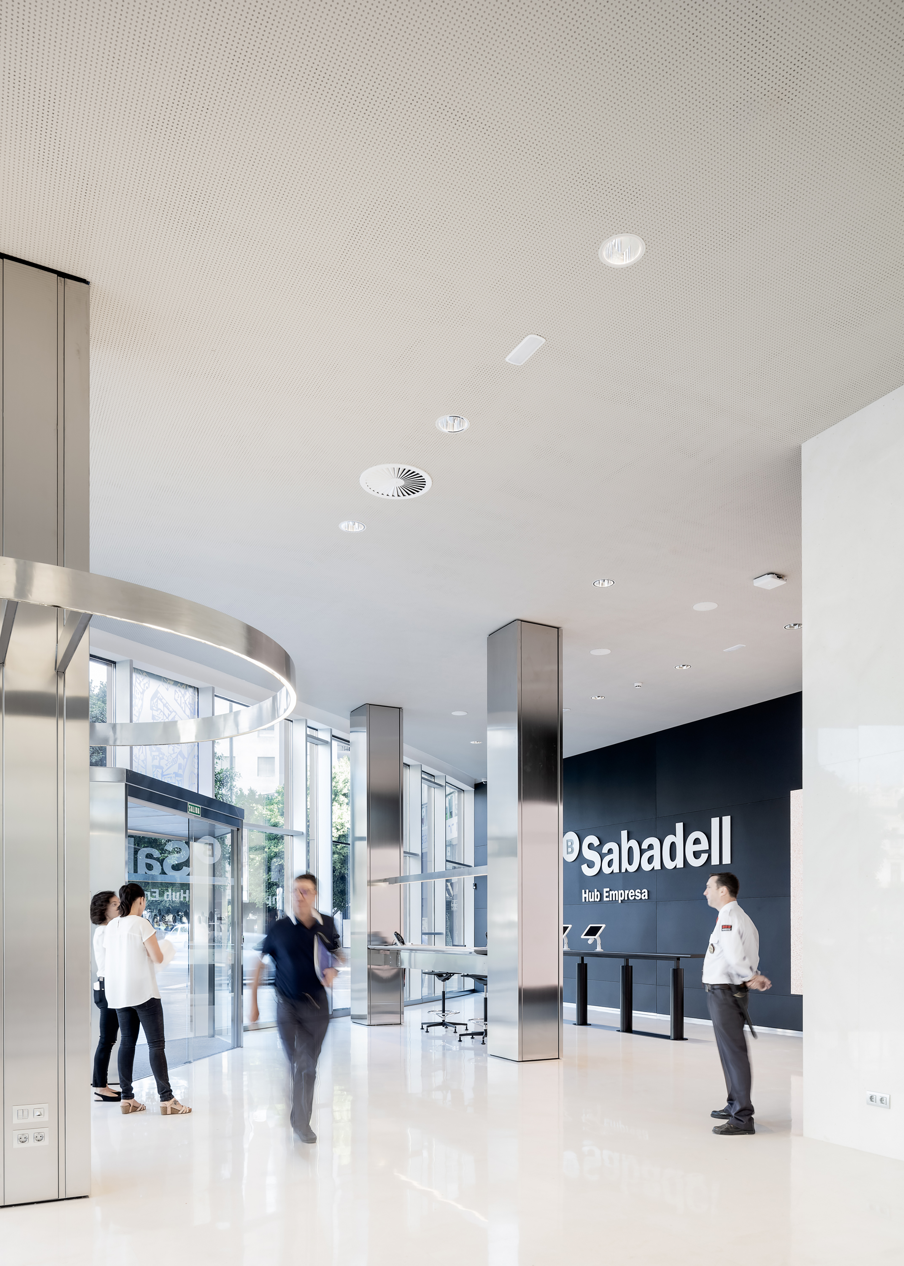 Banc Sabadell Company HUB——现代共享办公空间典范-10