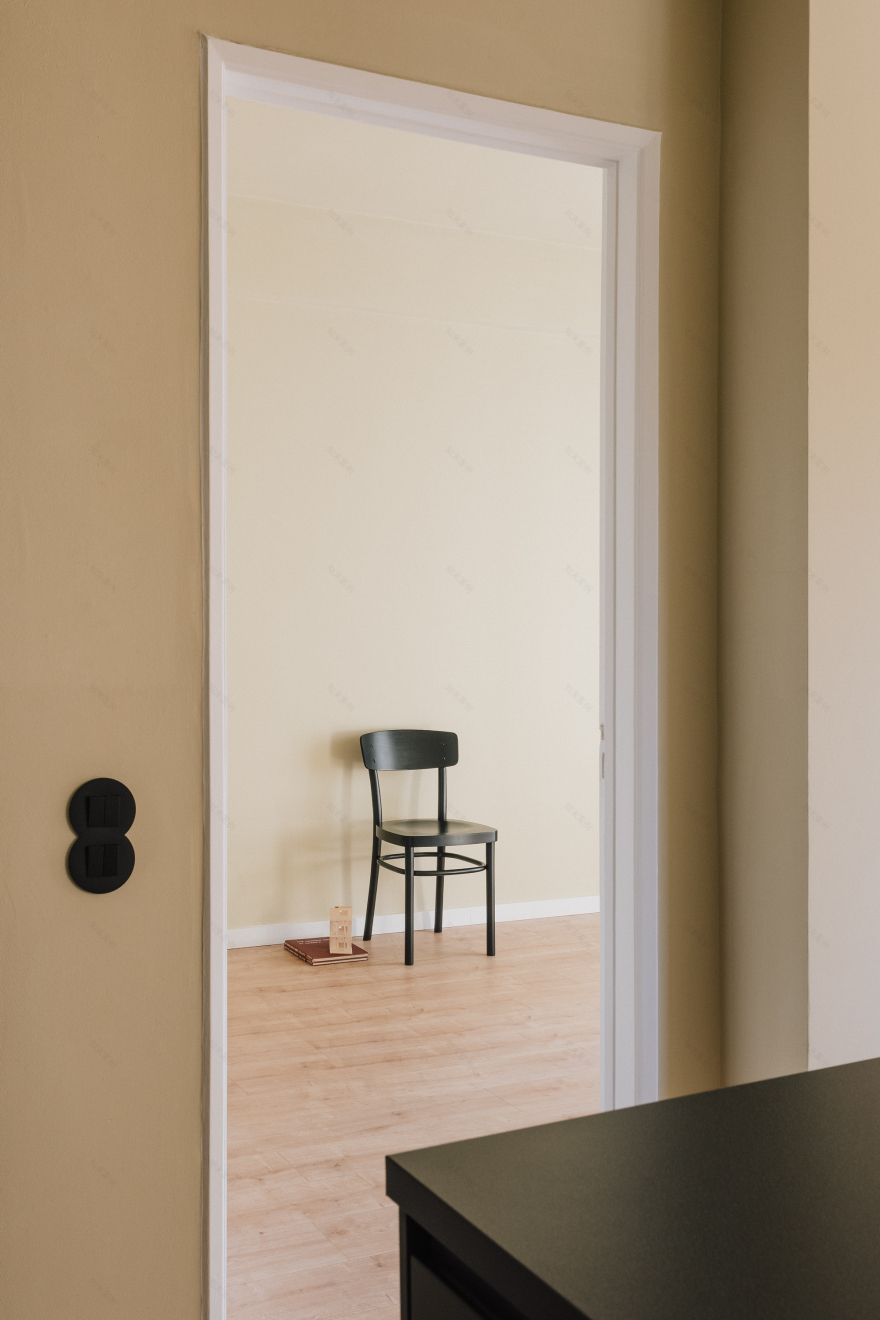 预算紧张的现代主义公寓改造-9