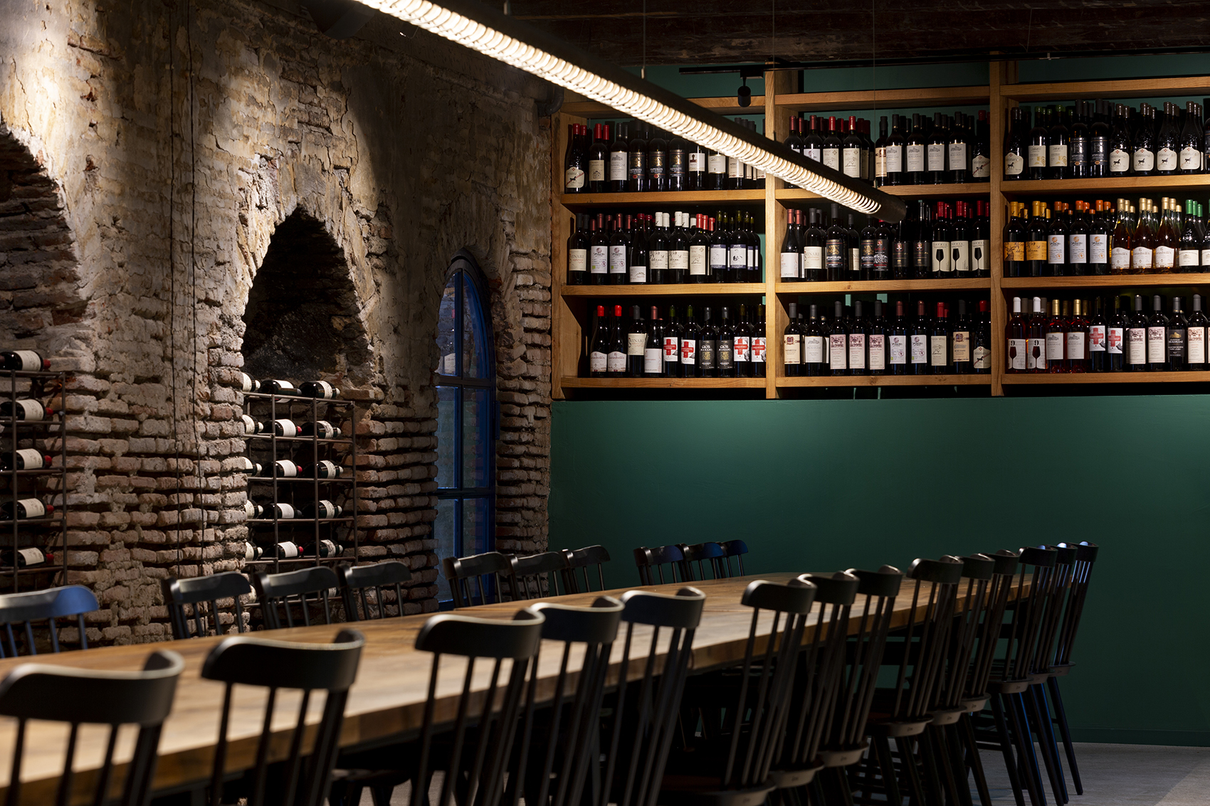 Adre 餐厅 · 历史建筑中的色彩新生丨NS STUDIO-9